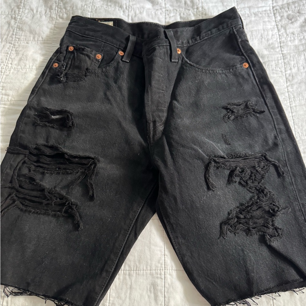 NWOT Levi's Black Distressed Women's Shorts